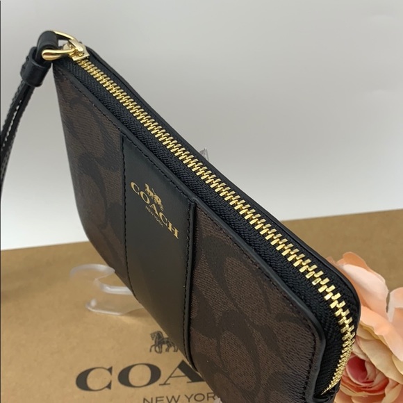 COACH Corner Zip Wristlet In Signature Canvas - Picture 5 of 8
